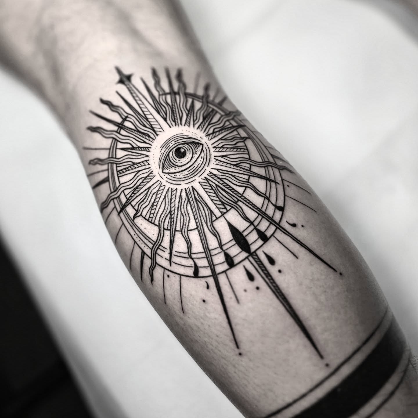 Lavoro tatuaggio Elysdraka Ink — black & grey