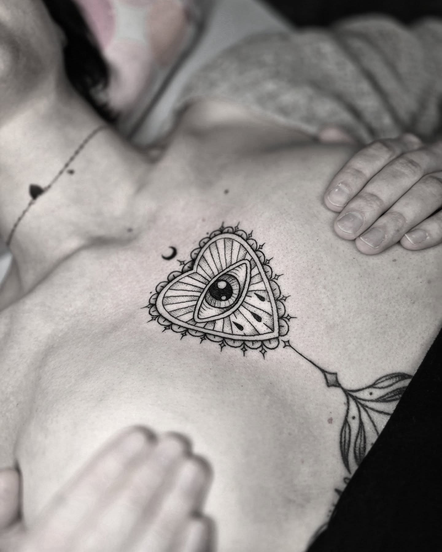 Lavoro tatuaggio Elysdraka Ink — fineline